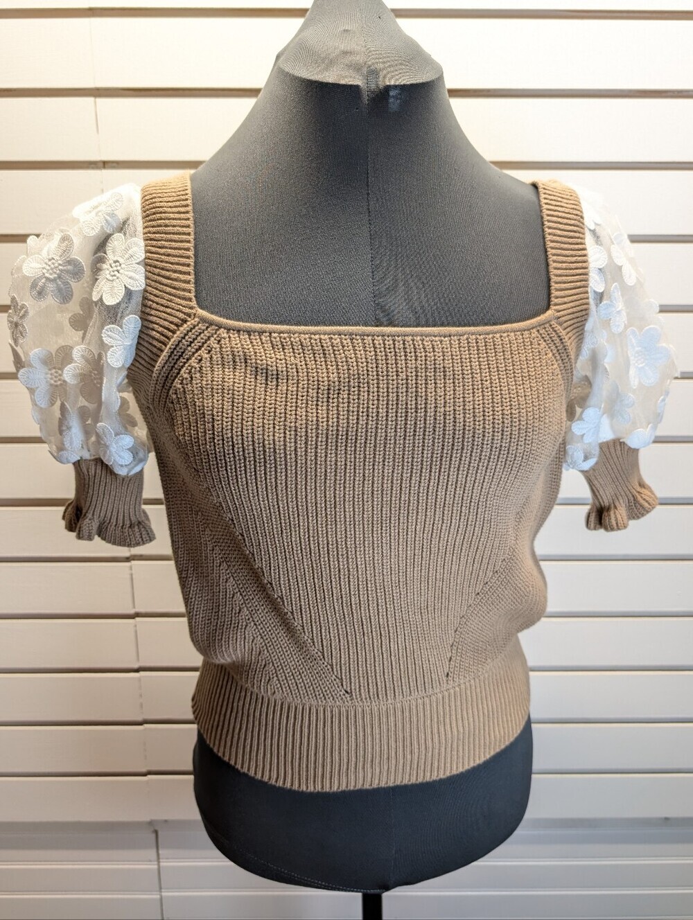 French Connection Juliet Mozart Caballo Sweater Camel/White SIze XS NWT!